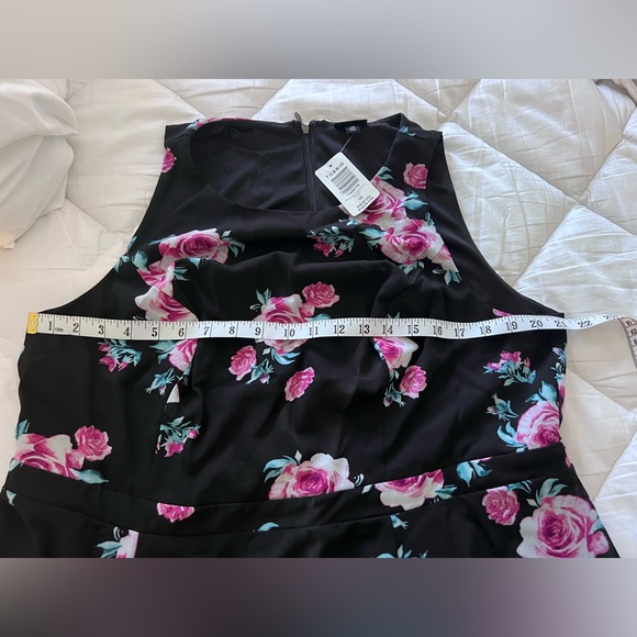 Stunning NWT Torrid Floral Full Length Sleeveless Dress Sz 18 - Picture 3 of 9